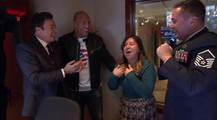 'The Tonight Show': Jimmy Fallon y Dwayne Johnson organizan el reencuentro entre un militar y su mujer