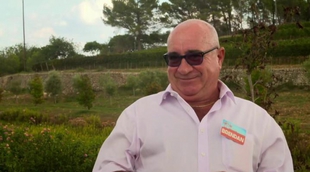 Así hacen chorizos en España los participantes del concurso británico 'Coach Trip'