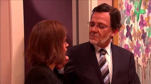 Mariano Rajoy se convierte en 'El flautista de Madrid' en 'Polònia'