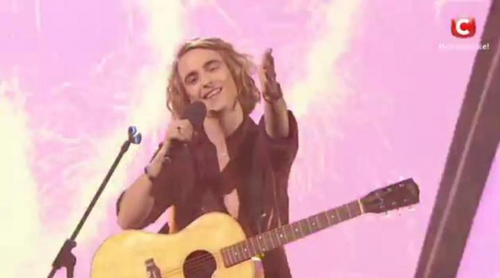 Manel Navarro interpreta 'Do It For Your Lover' en Ucrania