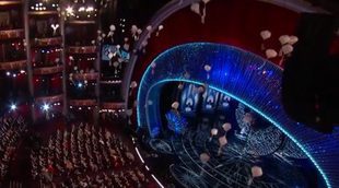 Oscar 2017: Jimmy Kimmel inunda el auditorio con decenas de dulces caídos del cielo