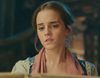 Emma Watson le limpia la cara una reportera durante una entrevista de 'La Bella y la Bestia'