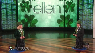 Kristen Bell y Ellen celebraron el Día de San Patricio jugando al 'Heads Up!' en 'The Ellen DeGeneres Show'