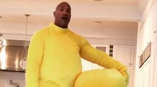 The Rock protagoniza un divertido vídeo y se disfraza de Pikachu para sorprender a su hija