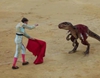 Así muere un velociraptor a manos de un torero en una impactante campaña contra la fiesta de los toros