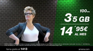 Tania Llasera ('La Voz') se ríe de su peso en un nuevo anuncio de telefonía móvil