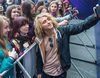 Eurovisión 2017: Gran acogida de los fans a Manel Navarro en el Eurovillage