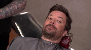 Jimmy Fallon se deja bigote durante una pausa publicitaria de 'The Tonight Show'