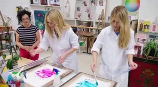 Berta Collado y Patricia Conde ('SLQH') acuden juntas a clase de pintura en 'Cadena de Amigas'