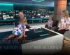 Una niña se sube a la mesa de un informativo en pleno directo ante la atónita mirada del presentador