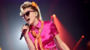 MTV Video Music Awards: Una recatada Miley Cyrus vuelve a los premios para interpretar "Younger Now"