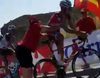 El sorprendente empujón de un aficionado a un ciclista en la Vuelta a España