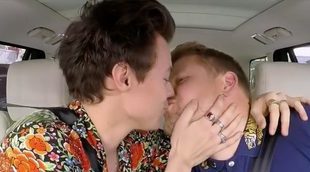 Harry Styles besa a James Corden en el especial de Navidad de 'Carpool Karaoke'