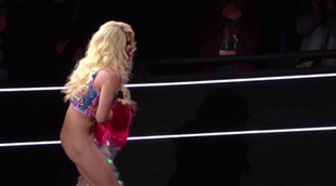 Courtney Act se queda sin vestido al entrar al plató de 'Celebrity Big Brother'