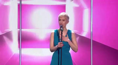 SuRie interpreta "Storm" la canción de Reino Unido para Eurovisión 2018