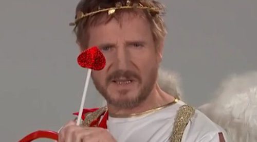 Liam Neeson realiza un divertido casting para ser Cupido en 'The Late Show'