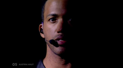 Eurovisión 2018: César Sampson (Austria) interpreta "Nobody But You" en la Gran Final del Festival