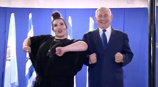 El polémico baile de Benjamin Netanyahu con Netta dos días después de la matanza de palestinos en Gaza