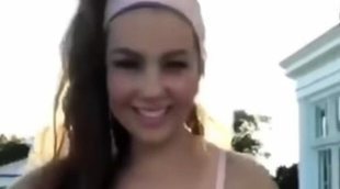 Thalía canta "Me Oyen, Me Escuchan" en su jardín en su vídeo más viral