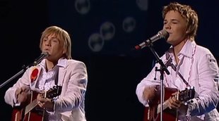 Walter & Kazha, representantes de Letonia, interpretan "The War Is Not Over" en Eurovision 2005