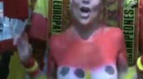 María Lapiedra anima a la Selección con una canción a David Villa