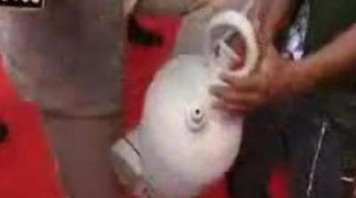 Jackie Chan reta a Miki Nadal a sostener un botijo con el tobillo