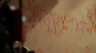 Arlene y Terry descubren una pintada en su pared que les recuerda que "el bebé no es suyo"