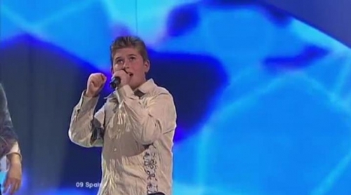 Sergio García canta "Desde el cielo" en el Festival de Eurovisión Junior 2003
