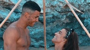 Kiko Jiménez corre totalmente desnudo para darse un chapuzón durante sus vacaciones en Ibiza