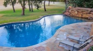 Promo de 'Piscinas de ensueño', el nuevo programa de reformas que aterriza en DKiss el 3 de agosto