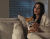 Anuncio de Cheetos para la Super Bowl 2021, con Mila Kunis engañando a Ashton Kutcher