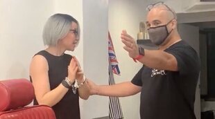 Ángela Dobrowolski, exmujer de Mainat, corre esposada por la calle en su estreno como reportera de 8TV