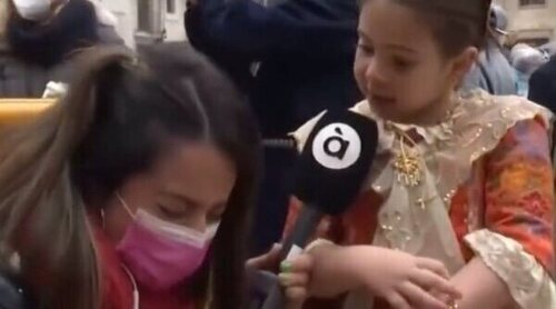 El ataque de risa de una reportera de À Punt por esta respuesta de una niña fallera