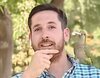 Un loro roba el auricular de un reportero mientras informaba sobre el auge de los hurtos