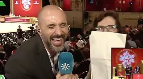 Una mujer se niega a hablar con 'Andalucía Directo' porque le falta un diente