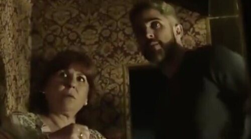 Roberto Leal y su madre se adentran en un pasaje del terror en la promo de 'Casafantasmas'