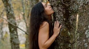 Cristina Pedroche, desnuda y desorientada en el bosque: Así promociona las Campanadas 2023/24 de Antena 3