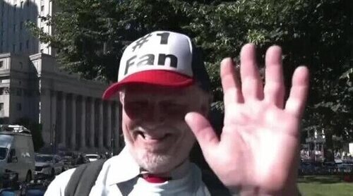 TV3 entrevista a un humorista americano como si fuese un verdadero seguidor de Donald Trump