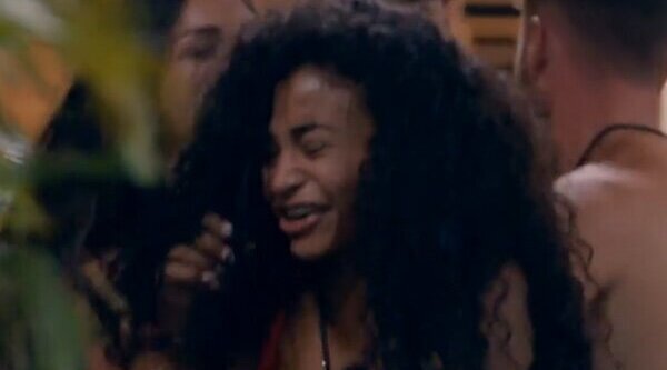 Mayeli agrede a un soltero e insulta a Érika: ¿Deberían haberla expulsado de 'Las tentaciones' esa misma noche?