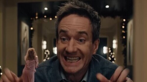 Matthew Macfadyen encoge a Elizabeth Banks en el tráiler de 'The Miniature Wife'