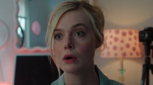 Elle Fanning se abre OnlyFans en el tráiler de 'Margo tiene problemas de dinero'