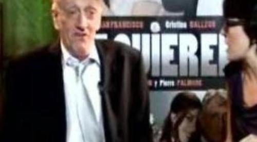 Enrique San Francisco muestra a Thais Villas sus conocimientos de economía