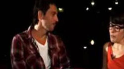 Thais Villas pregunta a Paco León sobre moda