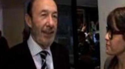 Thais Villas le pregunta a Rubalcaba a quién votará el 20N