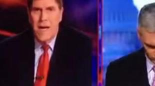 El reportero Doug Luzader, del canal Fox, dormido en una conexión en directo