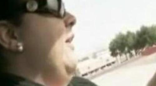 Usun Yoon acompaña a Falete en sus clases de conducir