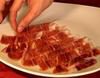 El queso de oveja, el jamón ibérico y la guitarra española protagonizan el primer programa de '¿Cómo lo fabricamos?'