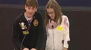 Un estudiante español imita a Ylenia de 'Gandía Shore' en el Parlamento Europeo