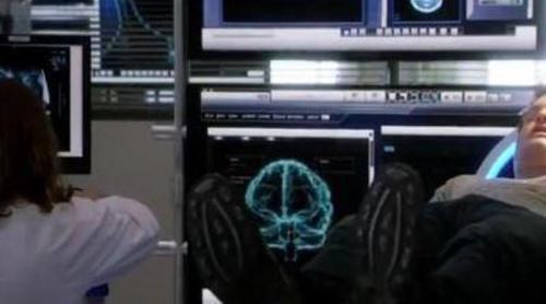 Gabriel (Josh Holloway) instala un chip en su cerebro en el nuevo tráiler de 'Intelligence'