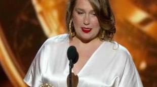 Merritt Wever se queda en blanco tras ganar el Emmy 2013